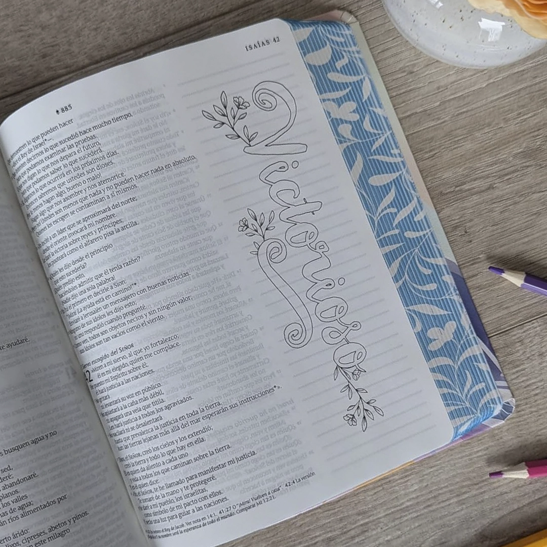 Biblia Inspira NTV con Filament (SentiPiel, Paraíso floral): La Biblia que inspira tu creatividad