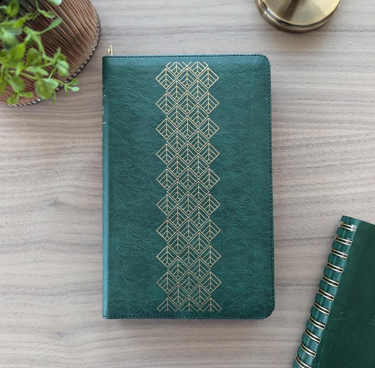 Biblia Ultrafina NTV con Filament (Con zíper, SentiPiel, Verde esmeralda, Letra Roja)