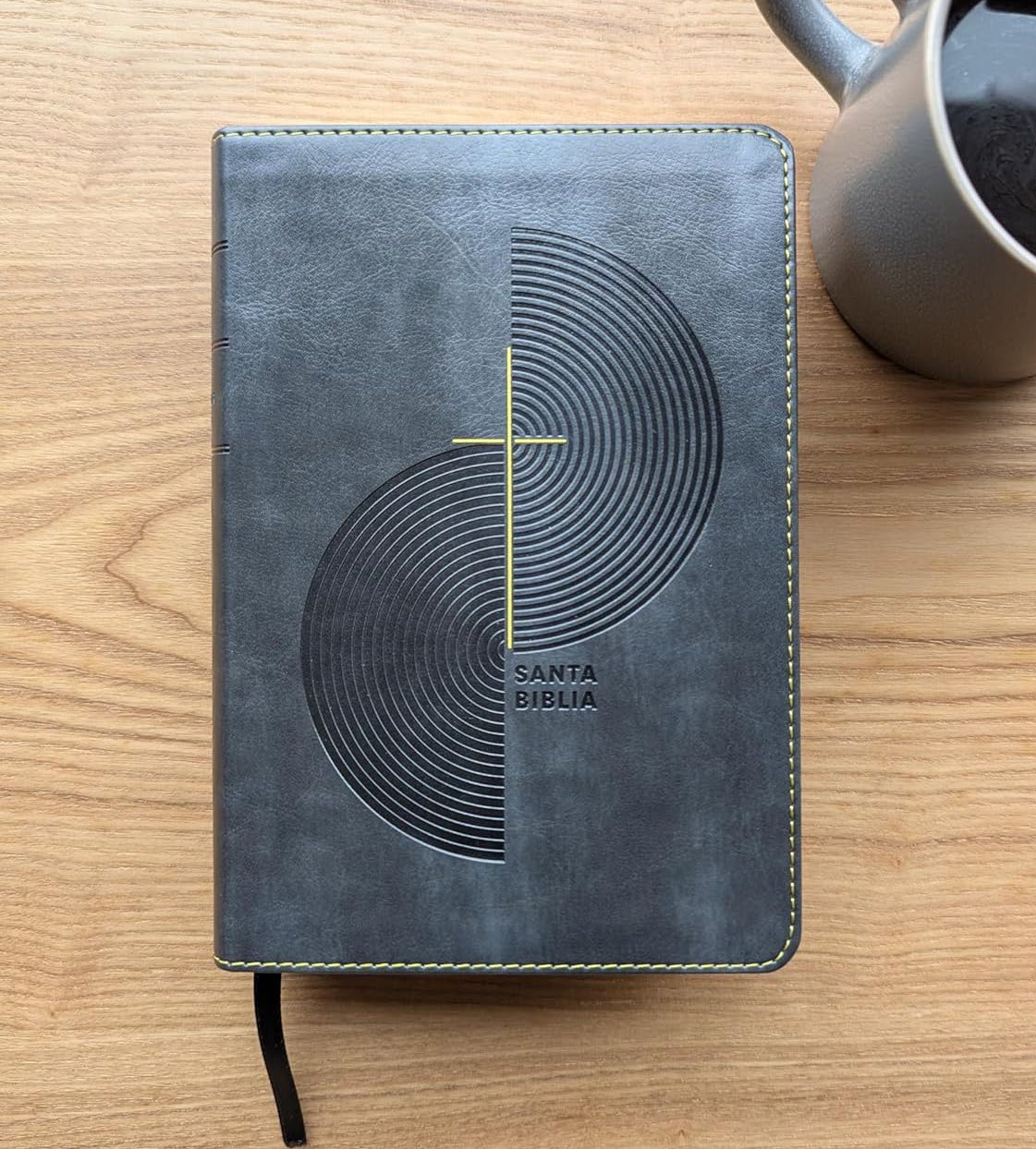 Biblia Compacta, Letra gigante con Filament (SentiPiel, Gris, Letra Roja)